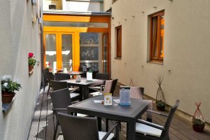 Hotel Pav Praga, El jardín veraniego en el atrio del hotel | Small Charming Hotels