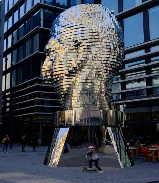 Statue de Franz Kafka, Prague | Small Charming Hotels